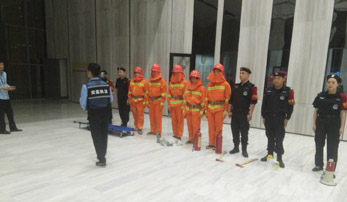  做好保安隊伍建設(shè)，提高保安隊伍素質(zhì)和服務(wù)水平 